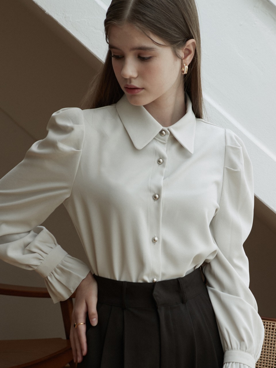 j809 frill-sleeve blouse (grey)